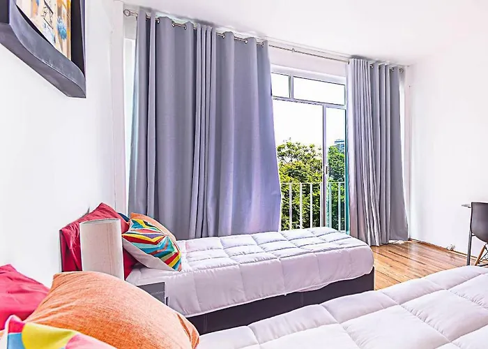 Roma Sur With Balcony - Family Friendly *